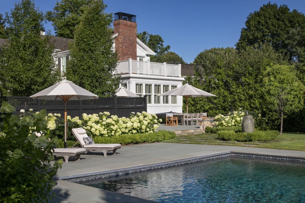 House with pool and entertainment area